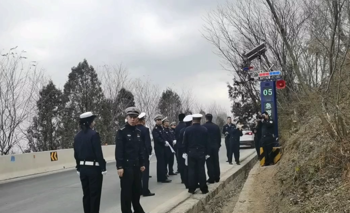 彎道預(yù)警系統(tǒng)資深廠家-行車智慧化彎道預(yù)警系統(tǒng)(圖2)